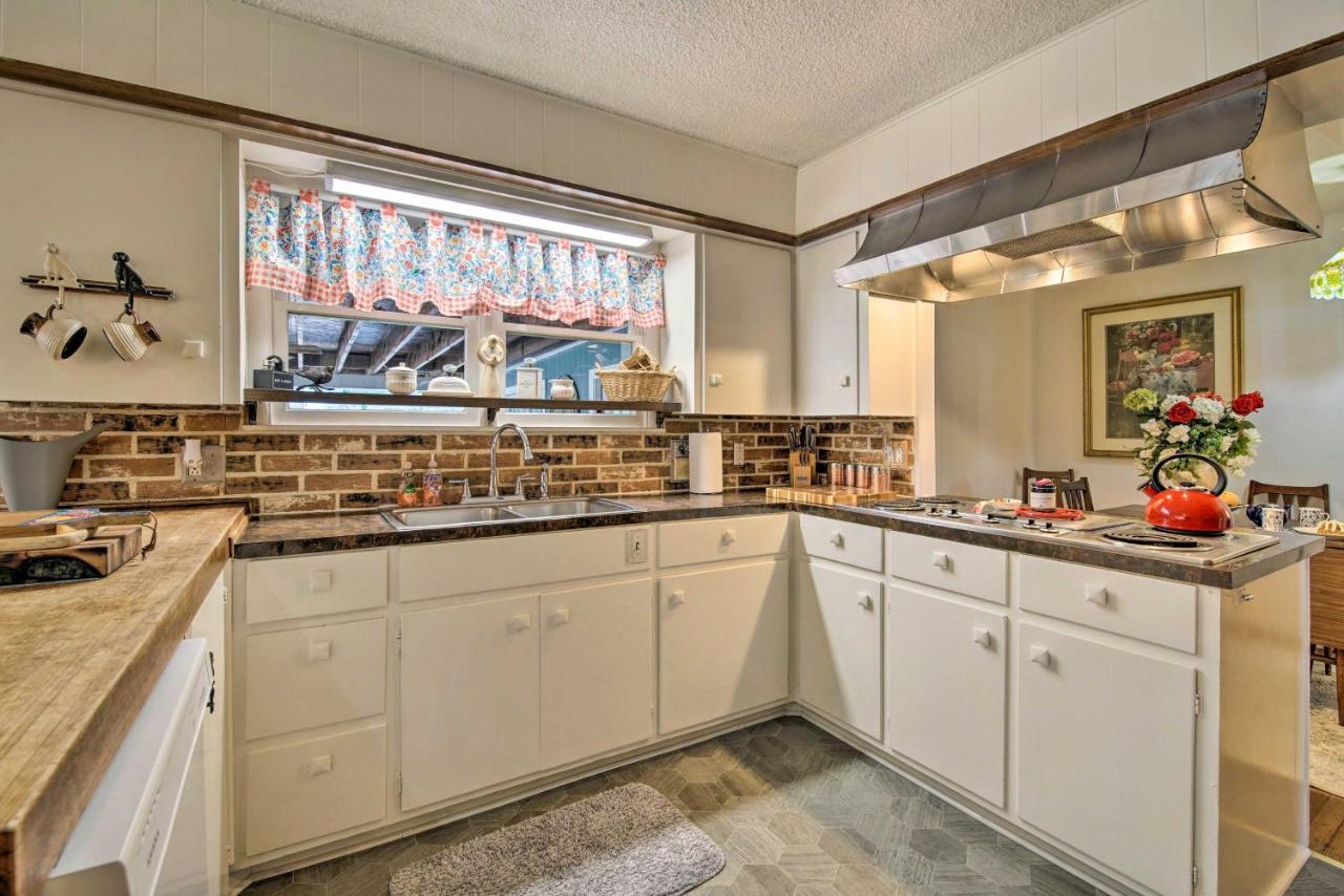 Bright Springfield Home Walk To Nature Center! Εξωτερικό φωτογραφία